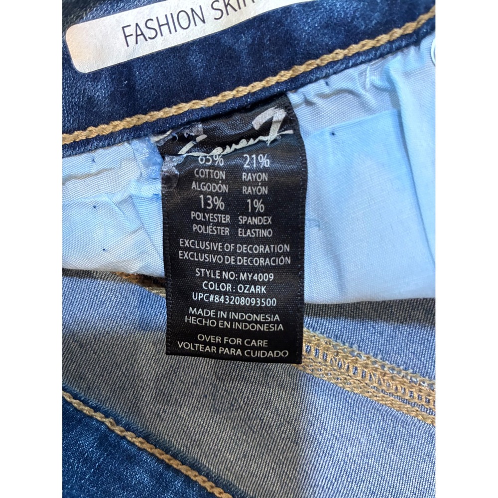 Seven7 Women Floral Embroidered Denim Skirt Ozark Blue Raw Hem NWT Size 14 - Picture 4 of 7